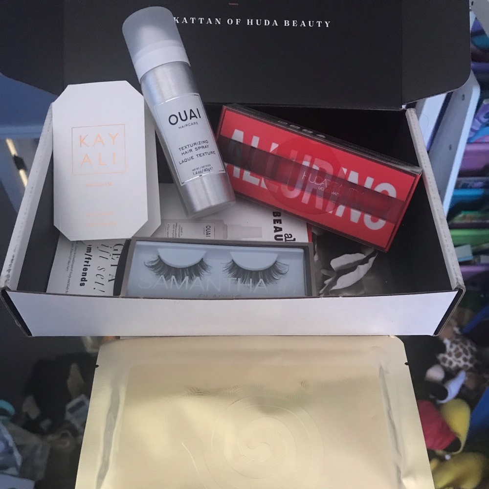 Allure Beauty Box  x Huda beauty